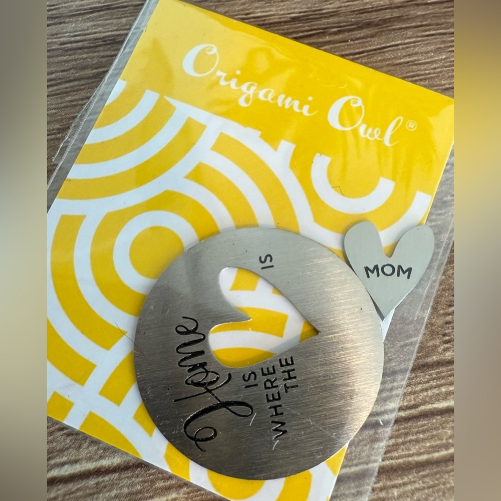 Authentic Origami Owl Large "Home Is Where The Heart Is" Cutout Plate Silver Ton